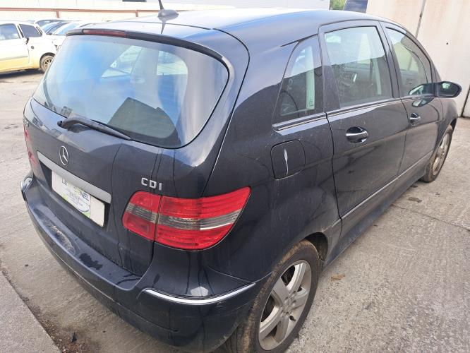 Image Feu arriere principal droit (feux) - MERCEDES CLASSE B 245