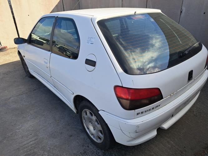 Image Feu arriere principal gauche (feux) - PEUGEOT 306