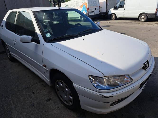 Image Feu arriere principal gauche (feux) - PEUGEOT 306