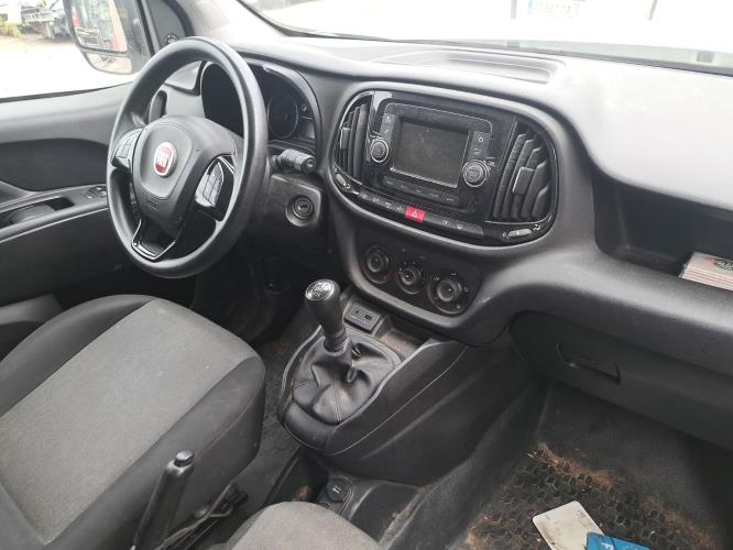 Image Feu arriere principal gauche (feux) - FIAT DOBLO 2