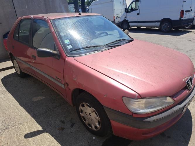 Image Feu arriere principal gauche (feux) - PEUGEOT 306