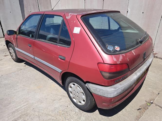 Image Feu arriere principal gauche (feux) - PEUGEOT 306