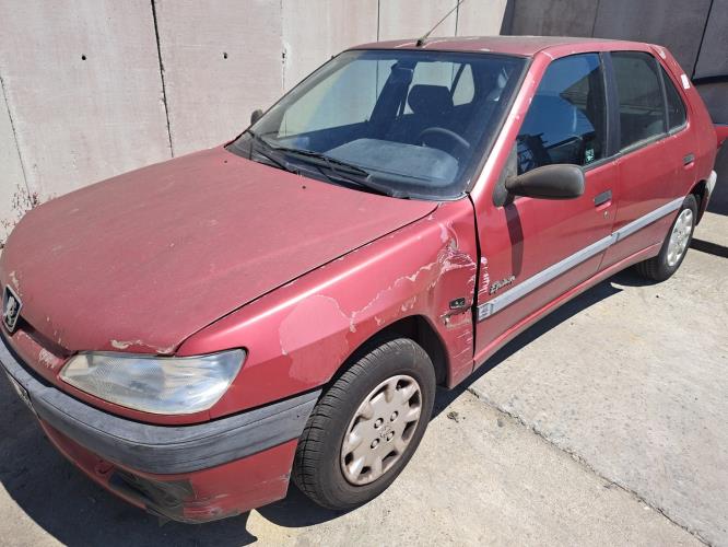 Image Feu arriere principal gauche (feux) - PEUGEOT 306