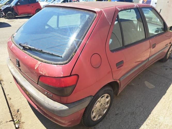 Image Feu arriere principal gauche (feux) - PEUGEOT 306