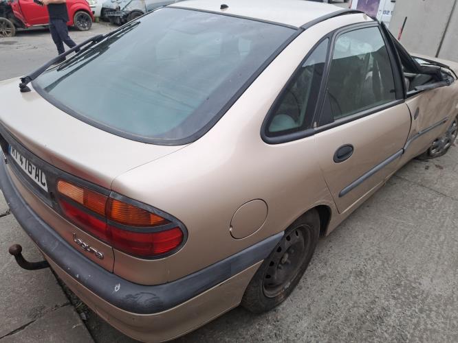 Image Feu arriere principal gauche (feux) - RENAULT LAGUNA 1