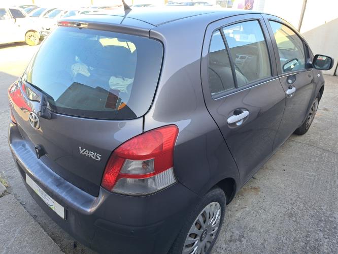 Image Feu arriere principal droit (feux) - TOYOTA YARIS 2