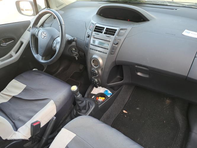 Image Feu arriere principal droit (feux) - TOYOTA YARIS 2