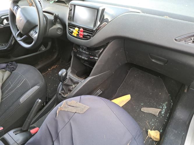 Image Pommeau de vitesses - PEUGEOT 208 1