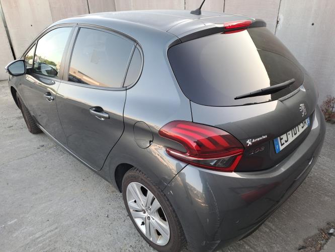 Image Ecran GPS - PEUGEOT 208 1