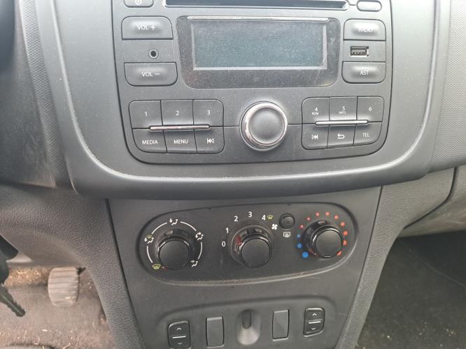 Image Pare boue avant gauche - DACIA SANDERO 2