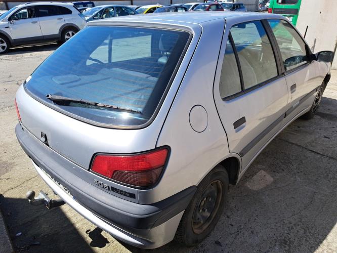 Image Feu arriere principal droit (feux) - PEUGEOT 306