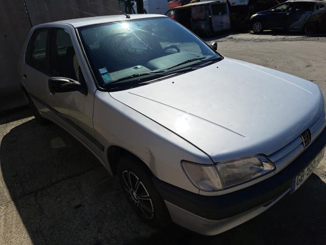 Image Feu arriere principal droit (feux) - PEUGEOT 306