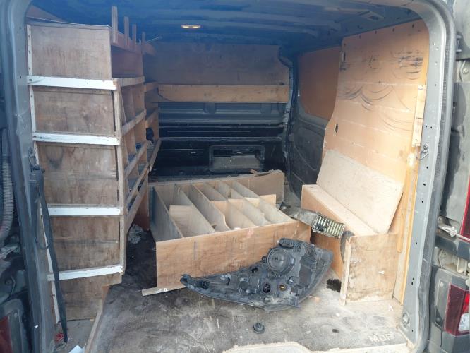 Image Feu arriere principal gauche (feux) - RENAULT TRAFIC 3 COURT