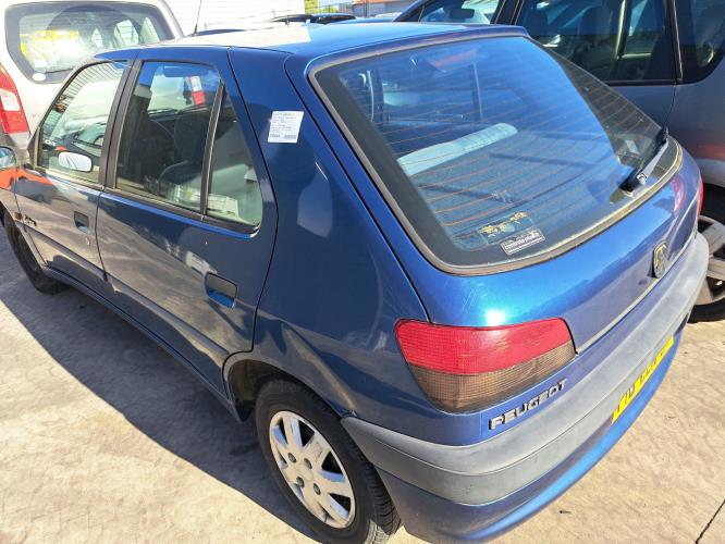 Image Feu arriere principal gauche (feux) - PEUGEOT 306
