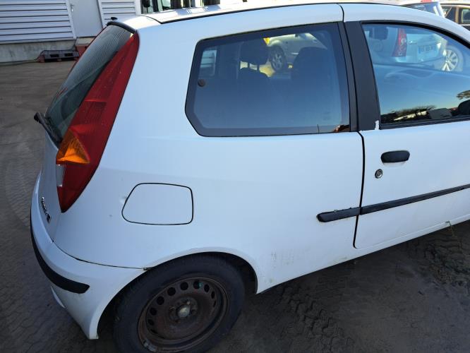 Image Feu arriere principal gauche (feux) - FIAT PUNTO 2