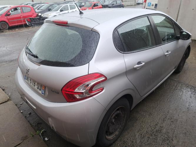 Image Pare boue avant gauche - PEUGEOT 208 1