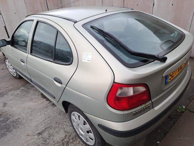 Image Pare choc arriere - RENAULT MEGANE 1