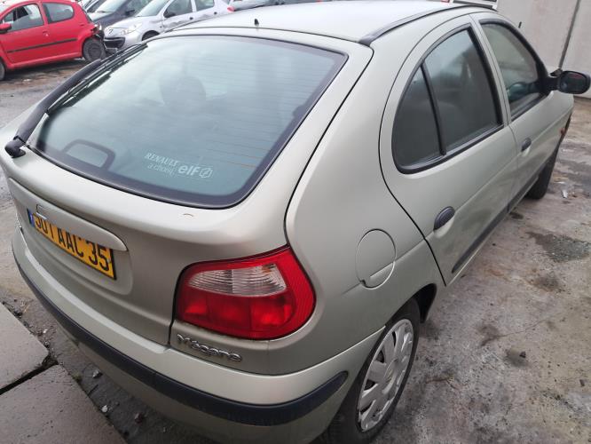 Image Pare choc arriere - RENAULT MEGANE 1