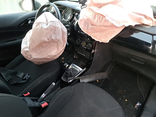 Image Feu arriere principal droit (feux) - CITROEN DS3