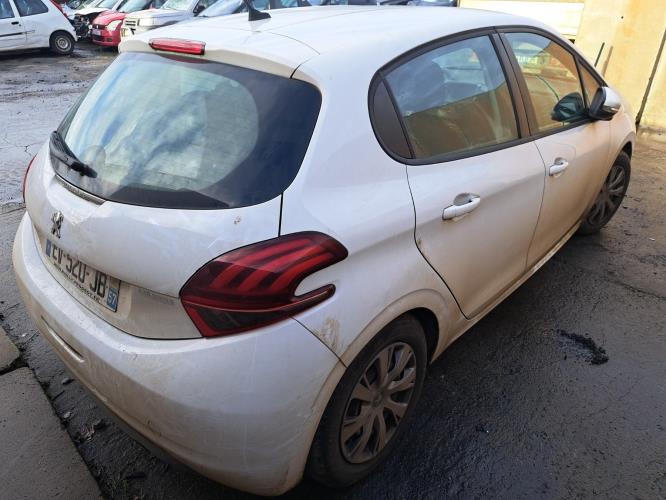 Image Ecran GPS - PEUGEOT 208 1