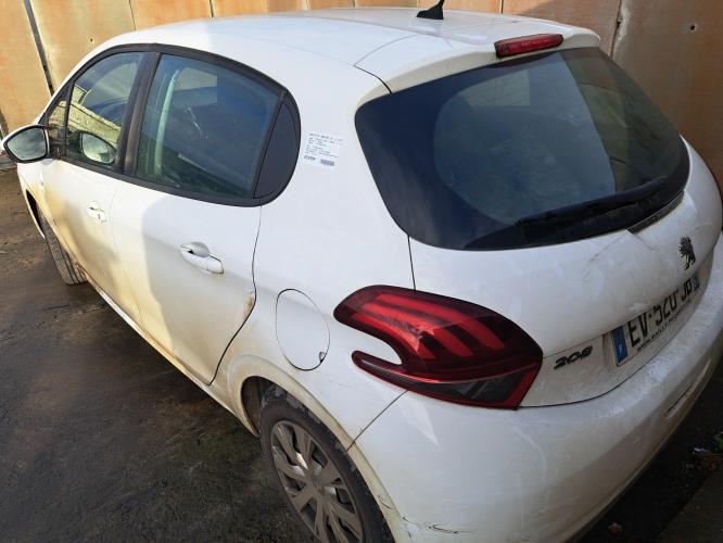 Image Ecran GPS - PEUGEOT 208 1