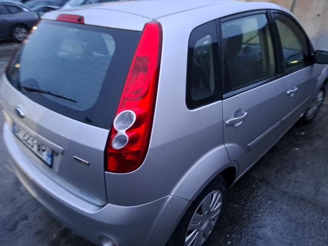 Image Plage arriere - FORD FIESTA 5