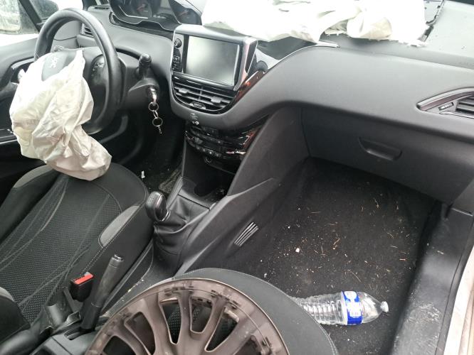 Image Ecran GPS - PEUGEOT 208 1