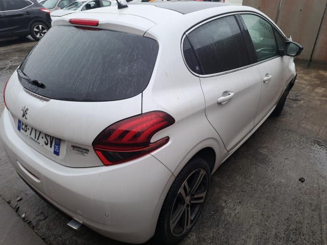 Image Ecran GPS - PEUGEOT 208 1