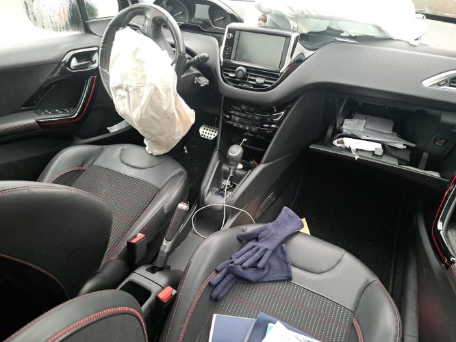 Image Ecran GPS - PEUGEOT 208 1