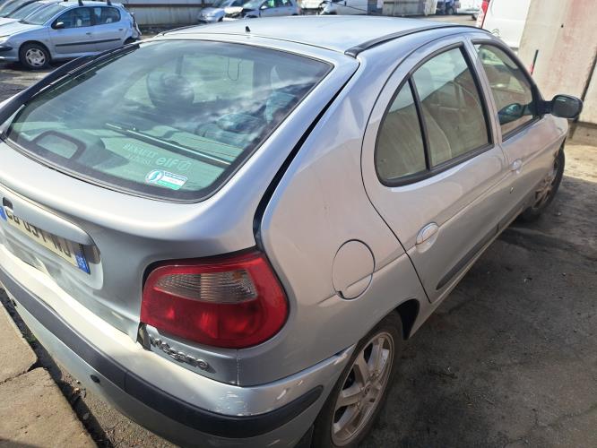 Image Porte avant droit - RENAULT MEGANE 1
