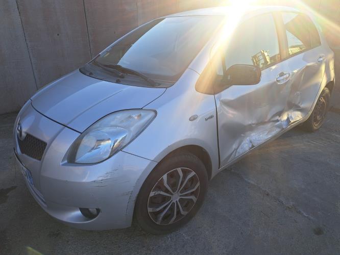 Image Feu arriere principal droit (feux) - TOYOTA YARIS 2