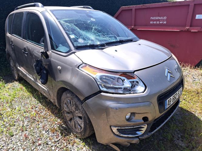 Image Pare boue avant gauche - CITROEN C3 PICASSO