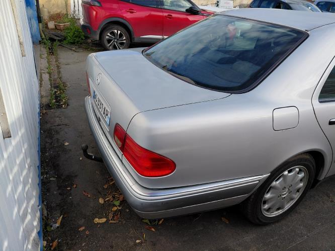 Image Moteur - MERCEDES CLASSE E 210