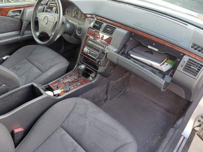 Image Moteur - MERCEDES CLASSE E 210