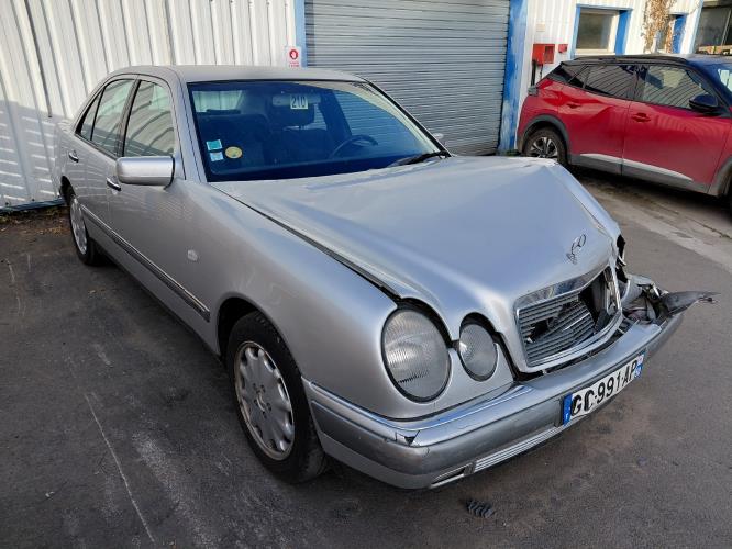 Image Moteur - MERCEDES CLASSE E 210