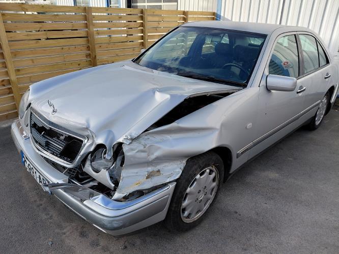 Image Moteur - MERCEDES CLASSE E 210