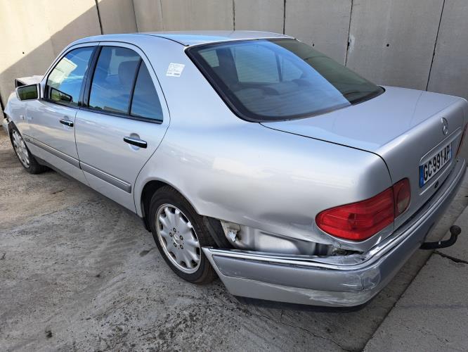 Image Moteur - MERCEDES CLASSE E 210