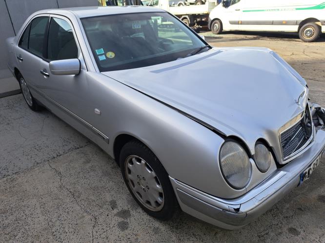 Image Moteur - MERCEDES CLASSE E 210