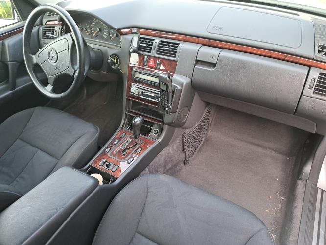 Image Moteur - MERCEDES CLASSE E 210