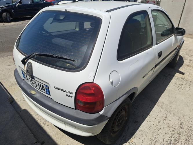 Image Pare choc arriere - OPEL CORSA B