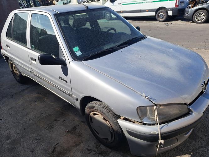 Image Porte avant droit - PEUGEOT 106