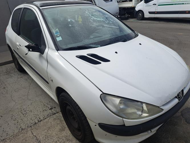 Image Pare boue avant droit - PEUGEOT 206