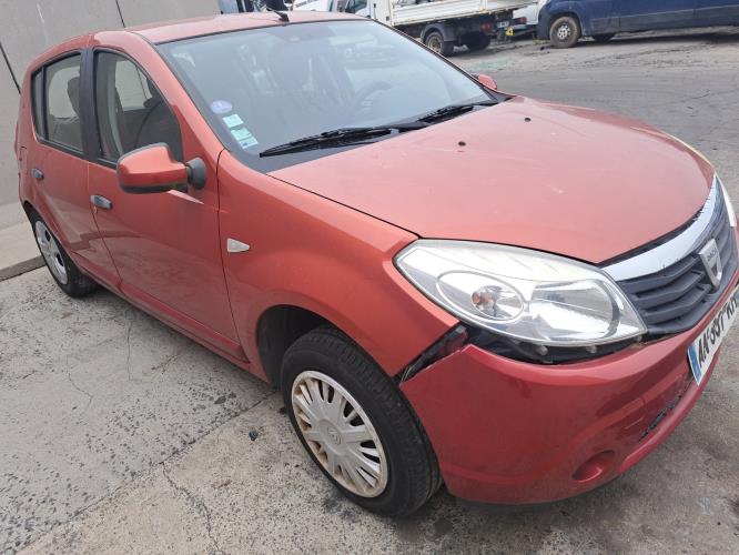 Image Capot - DACIA SANDERO 1
