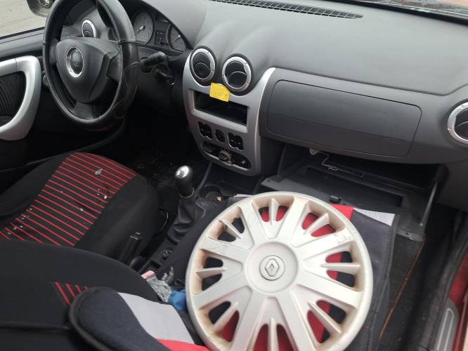 Image Capot - DACIA SANDERO 1