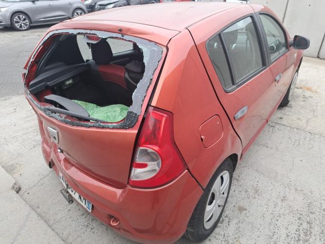 Image Capot - DACIA SANDERO 1