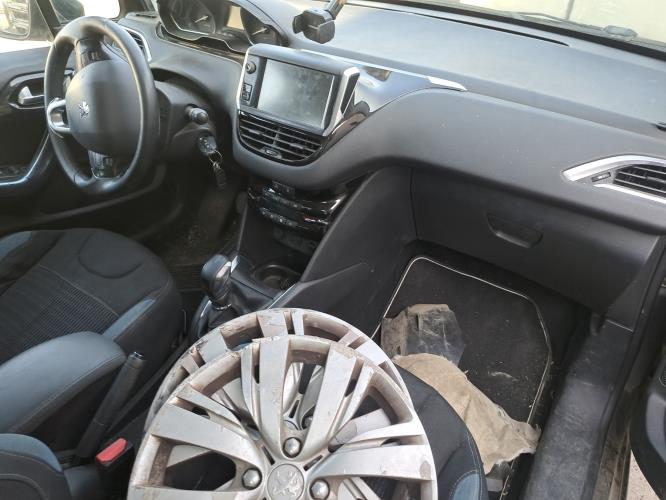Image Ecran GPS - PEUGEOT 208 1