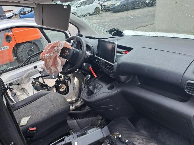 Image Pare boue arriere droit - CITROEN BERLINGO 3 M