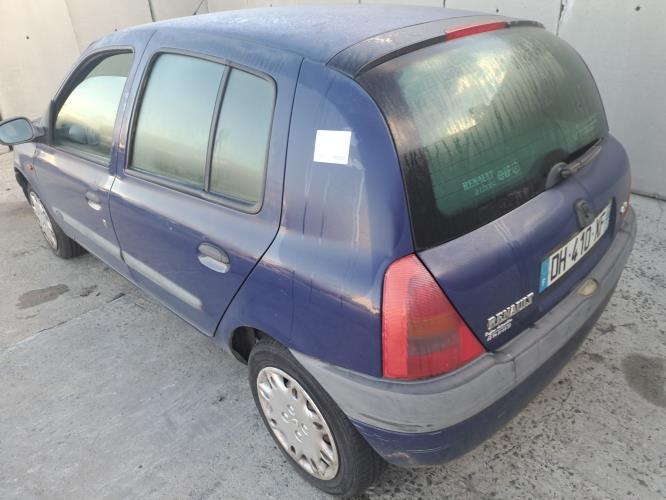 Image Pare boue avant droit - RENAULT CLIO 2