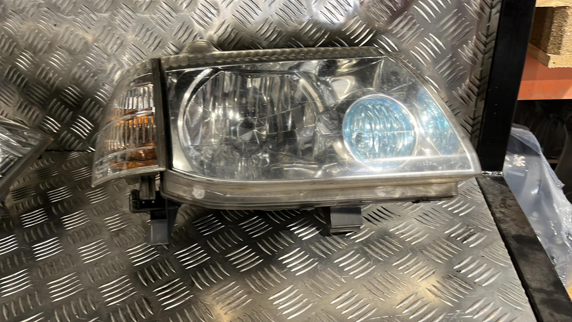 Optique avant principal droit (feux)(phare), Nissan X-Trail 1 · Phase 1