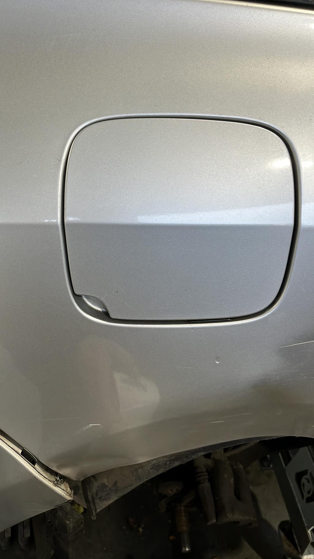 Trappe d'essence, Renault Clio 3 · Phase 2 Break